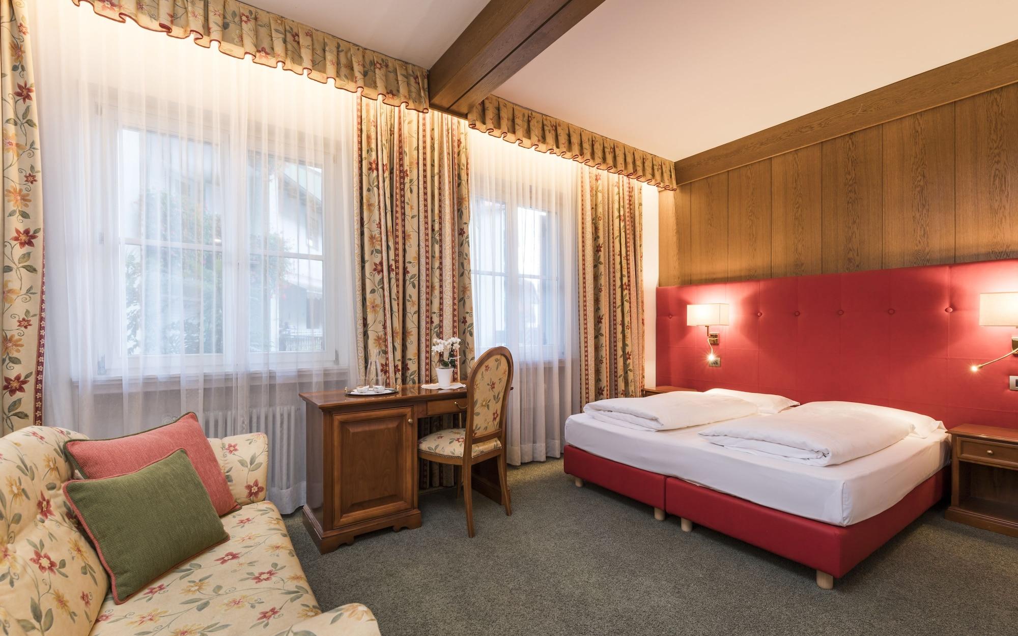 Hotel Gruener Baum Bressanone Bagian luar foto