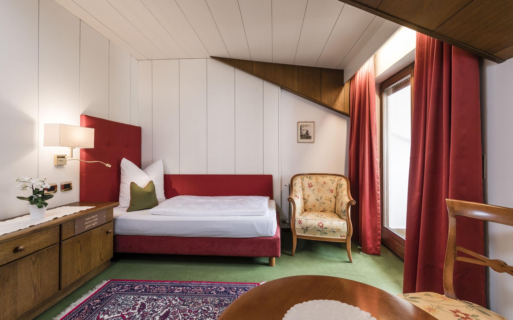 Hotel Gruener Baum Bressanone Bagian luar foto