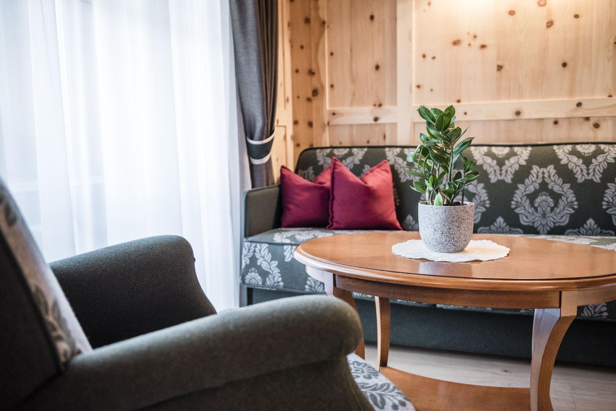 Hotel Gruener Baum Bressanone Bagian luar foto