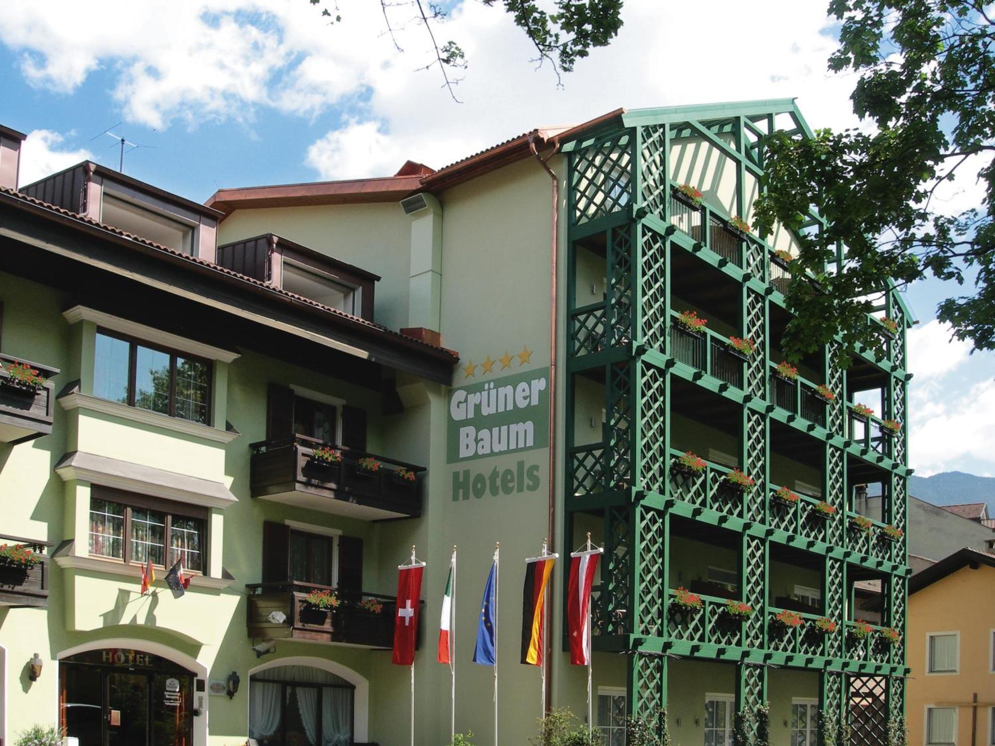 Hotel Gruener Baum Bressanone Bagian luar foto