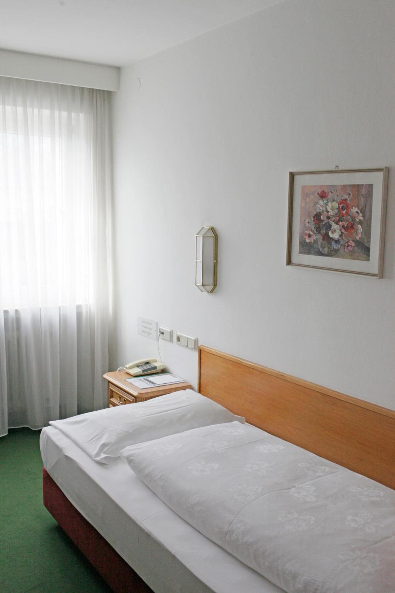 Hotel Gruener Baum Bressanone Ruang foto