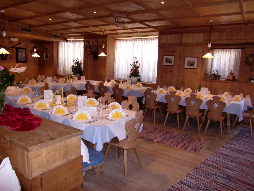 Hotel Gruener Baum Bressanone Bagian luar foto