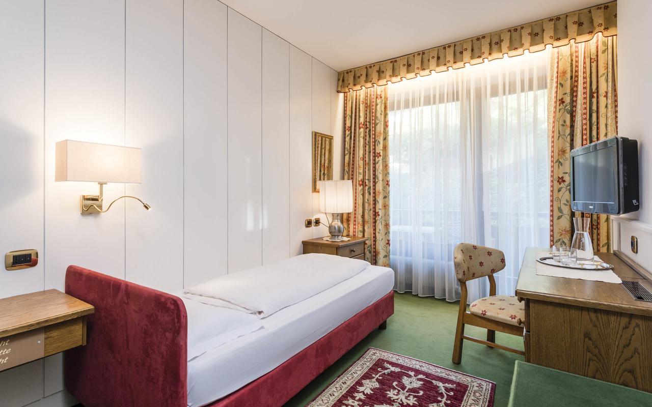 Hotel Gruener Baum Bressanone Bagian luar foto