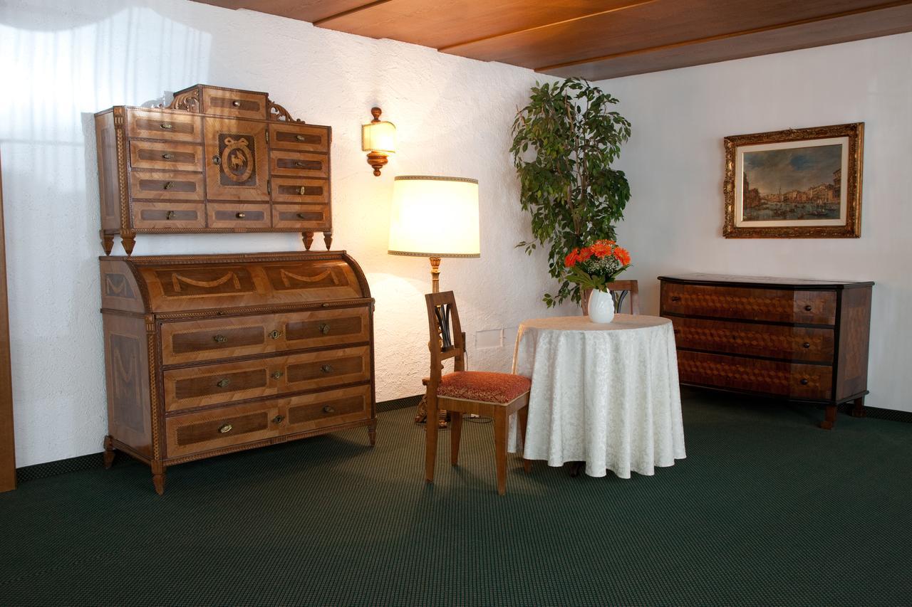 Hotel Gruener Baum Bressanone Bagian luar foto